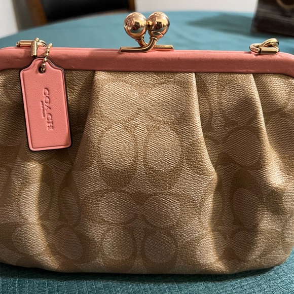 Coach kisslock crossbody in signature canvas - Picture 3 of 4